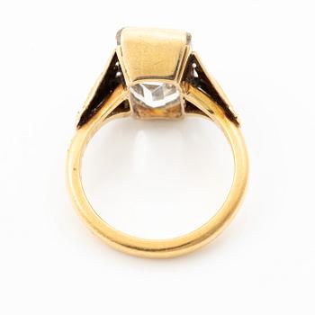 Ring guld med bergkristall.