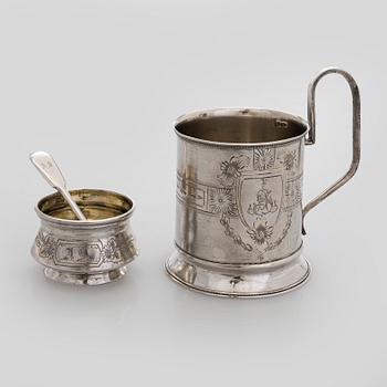 Bägare och saltkar med sked, silver, Ryssland.
