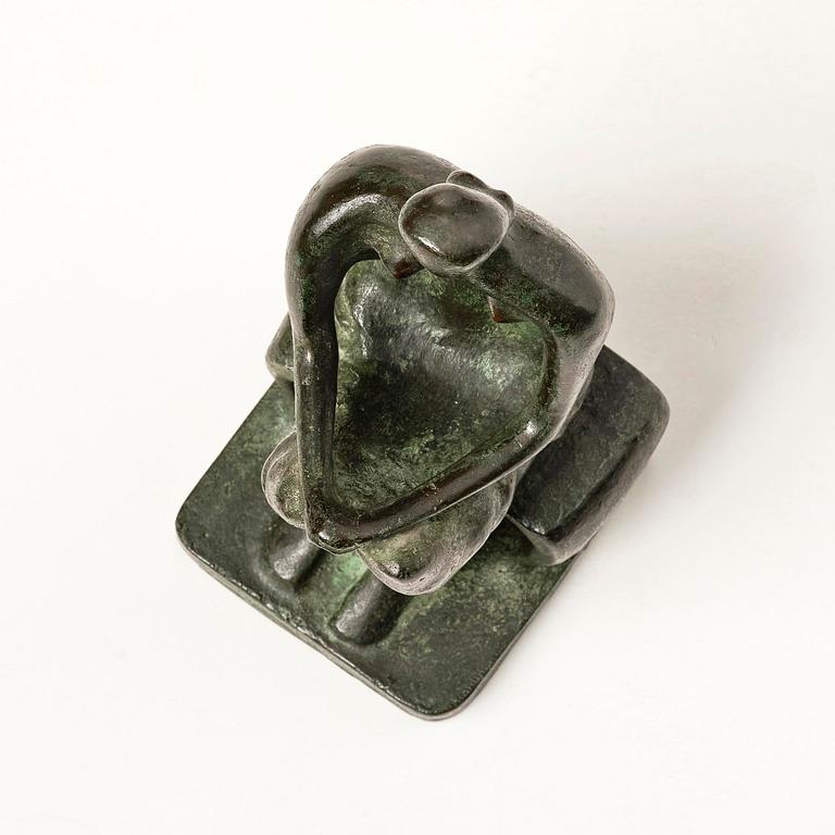 Henry Moore, "Seated figure".