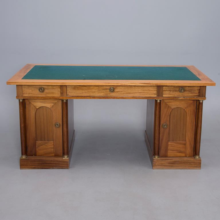 SKRIVBORD, empirestil, 1900-talets första hälft.