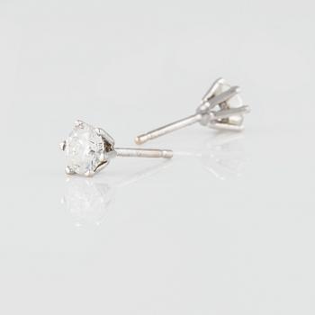 ÖRHÄNGEN, ett par, 18K vitguld med briljantslipade diamanter ca 1.00 ct. Vikt 1,7 gram.