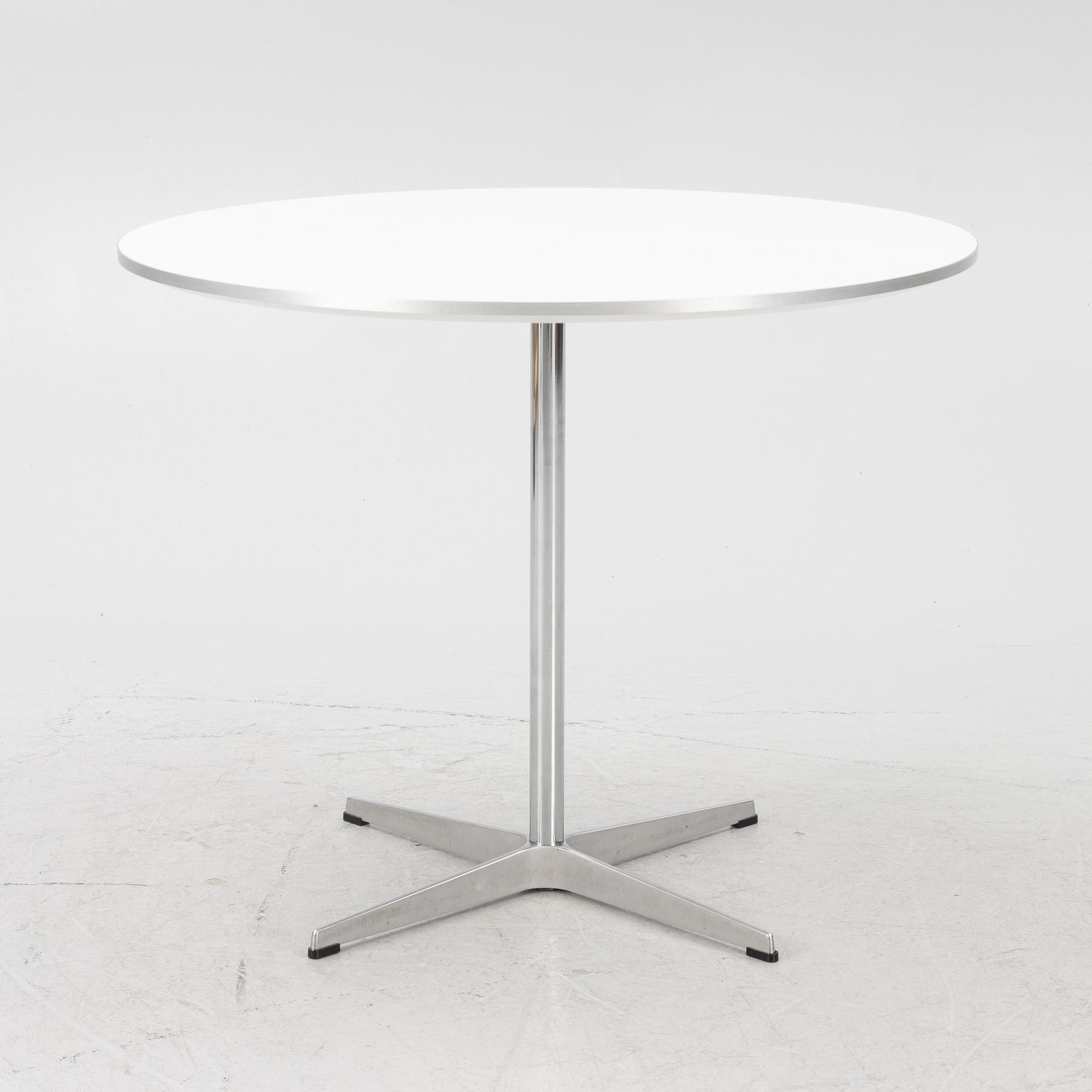 Arne Jacobsen, matbord, Fritz Hansen, Danmark, 2010.