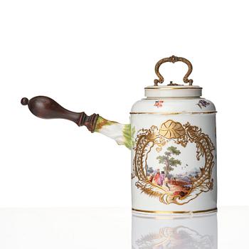 A Meissen Chocholat pot with cover, 18th Century.