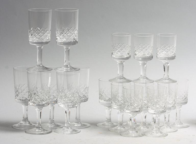 GLASSERVIS. Ca 57 delar.