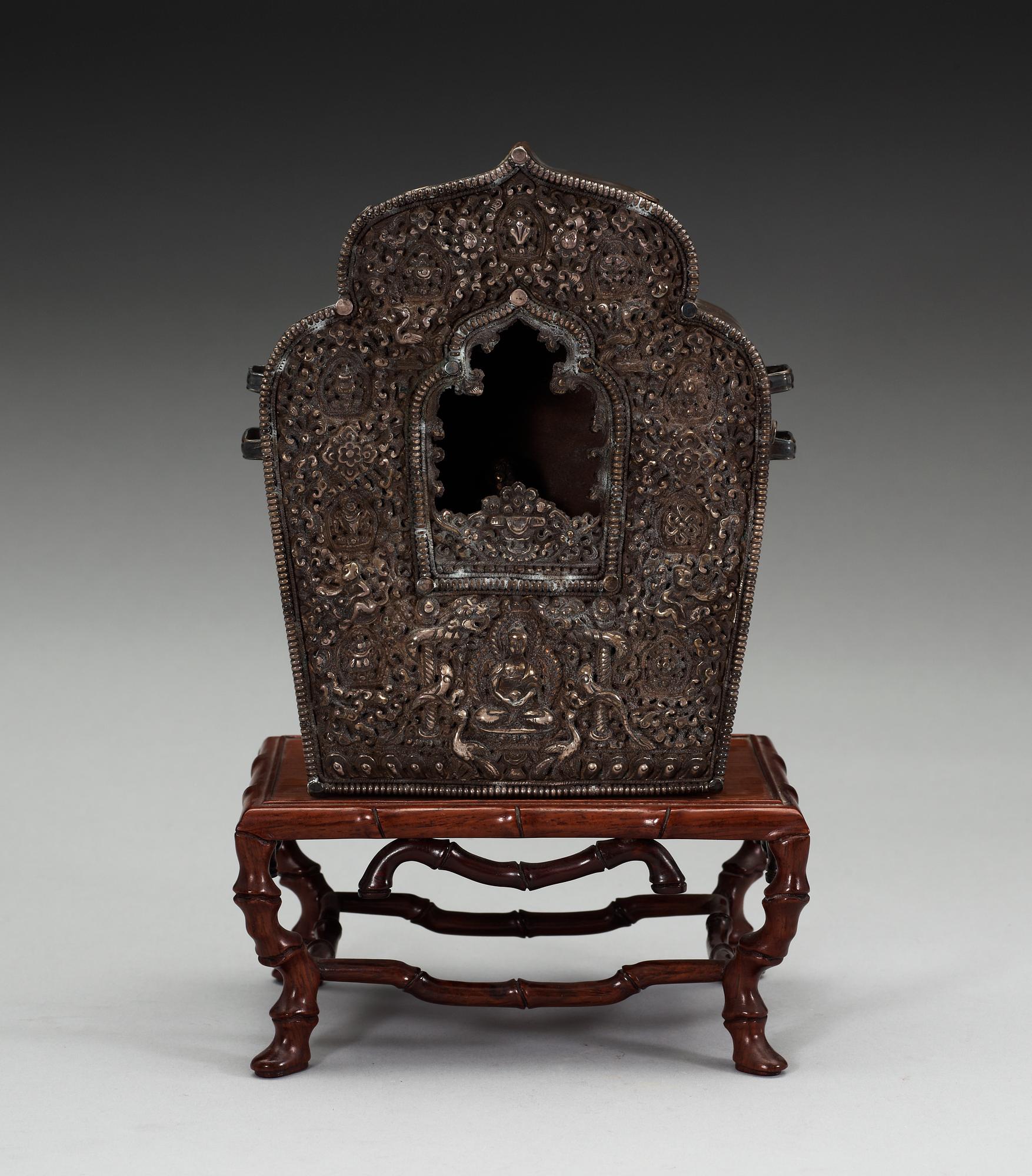 A gilt bronze Sinotibetan figure of Amitayus with a reliquary, 17/18th Century.