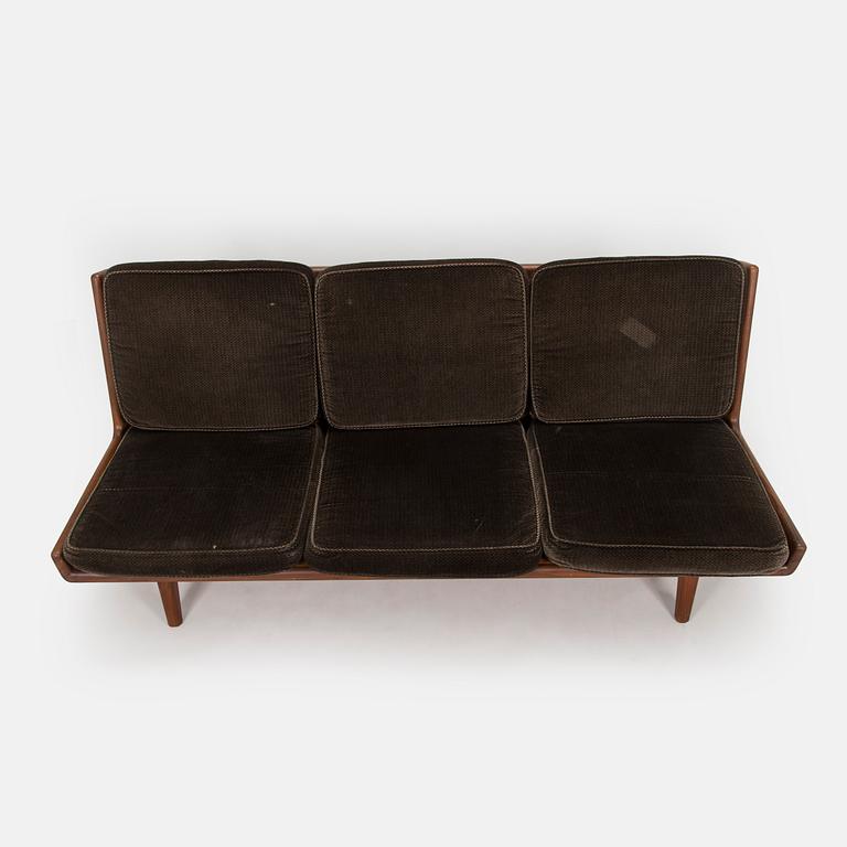 Carl Gustaf Hiort af Ornäs, sohva, "Studio", Puunveisto Oy - Träsnideri Ab 1900-luvun puoliväli.