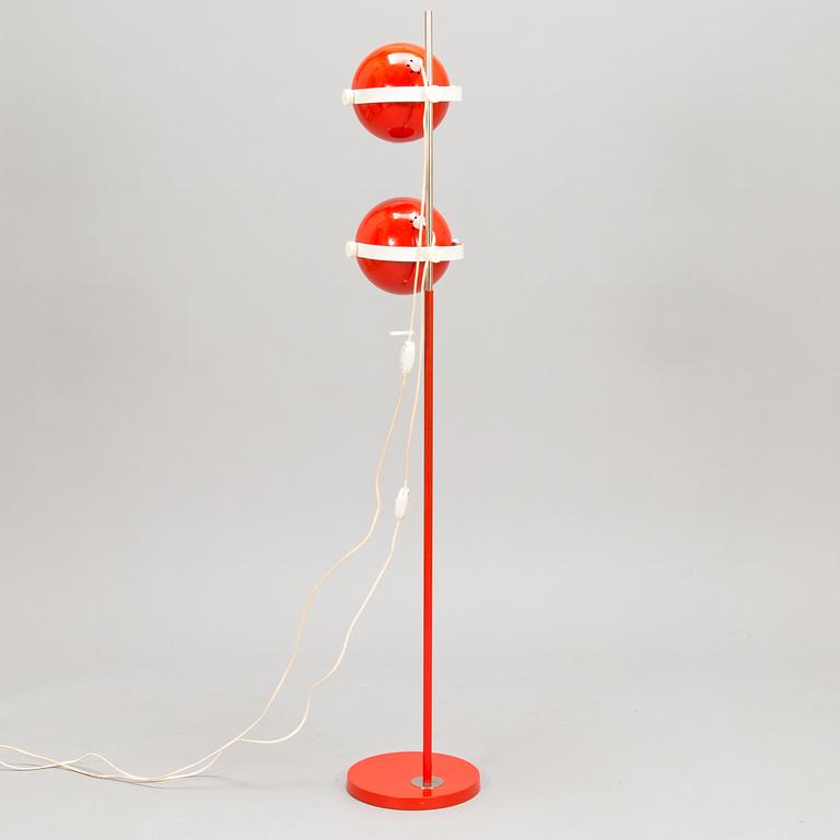 An interior set in red plastic from the 1970s, 7 parts.