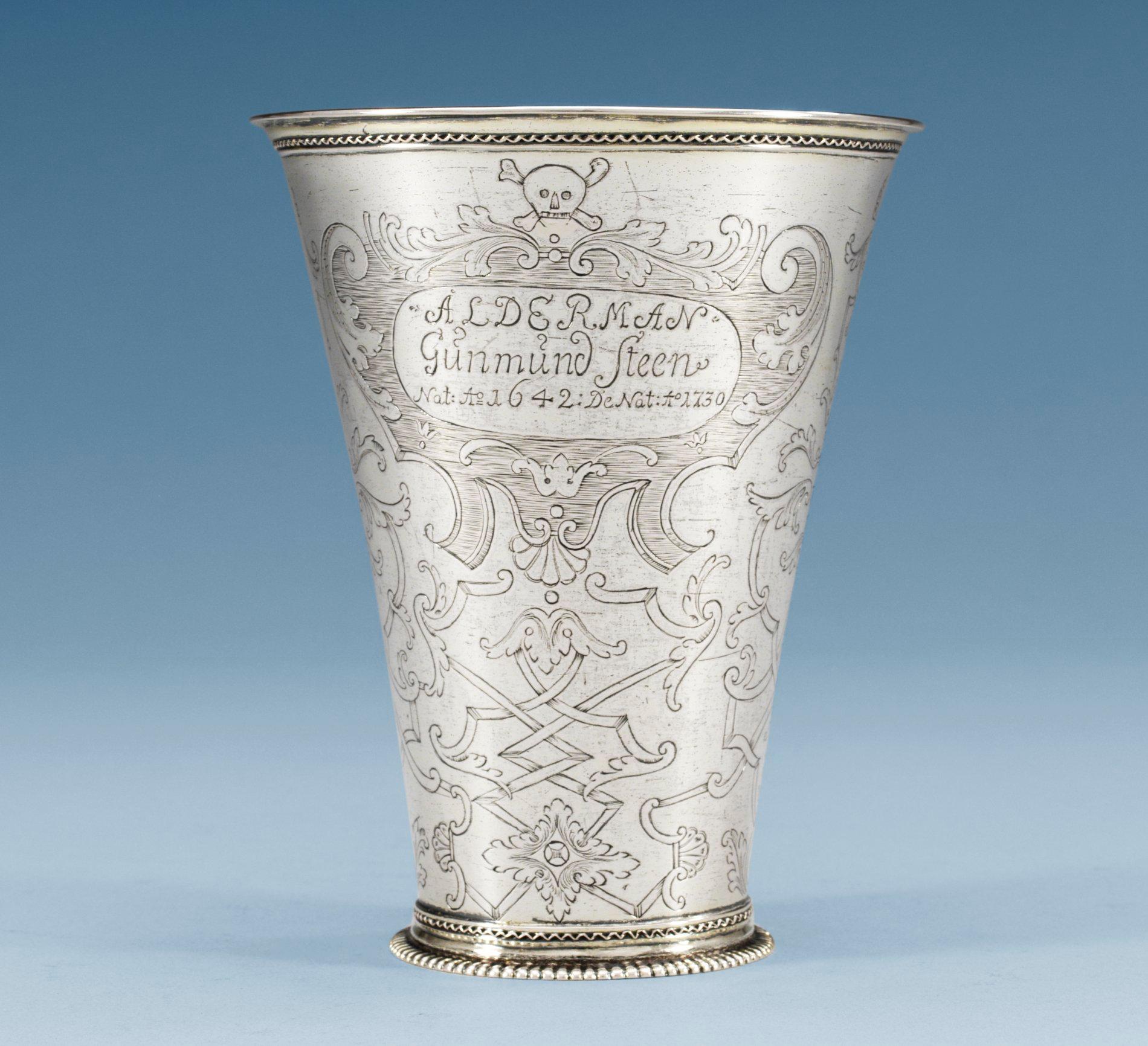 BEGRAVNINGSBÄGARE, av Johan Pettersson Berg, Norrköping, daterad i gravyren 1730.