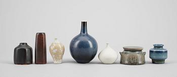 MINIATYRER, 7 st, stengods, bla Stig Lindberg och Gunnar Nylund, Gustavsberg respektive Rörstrand.