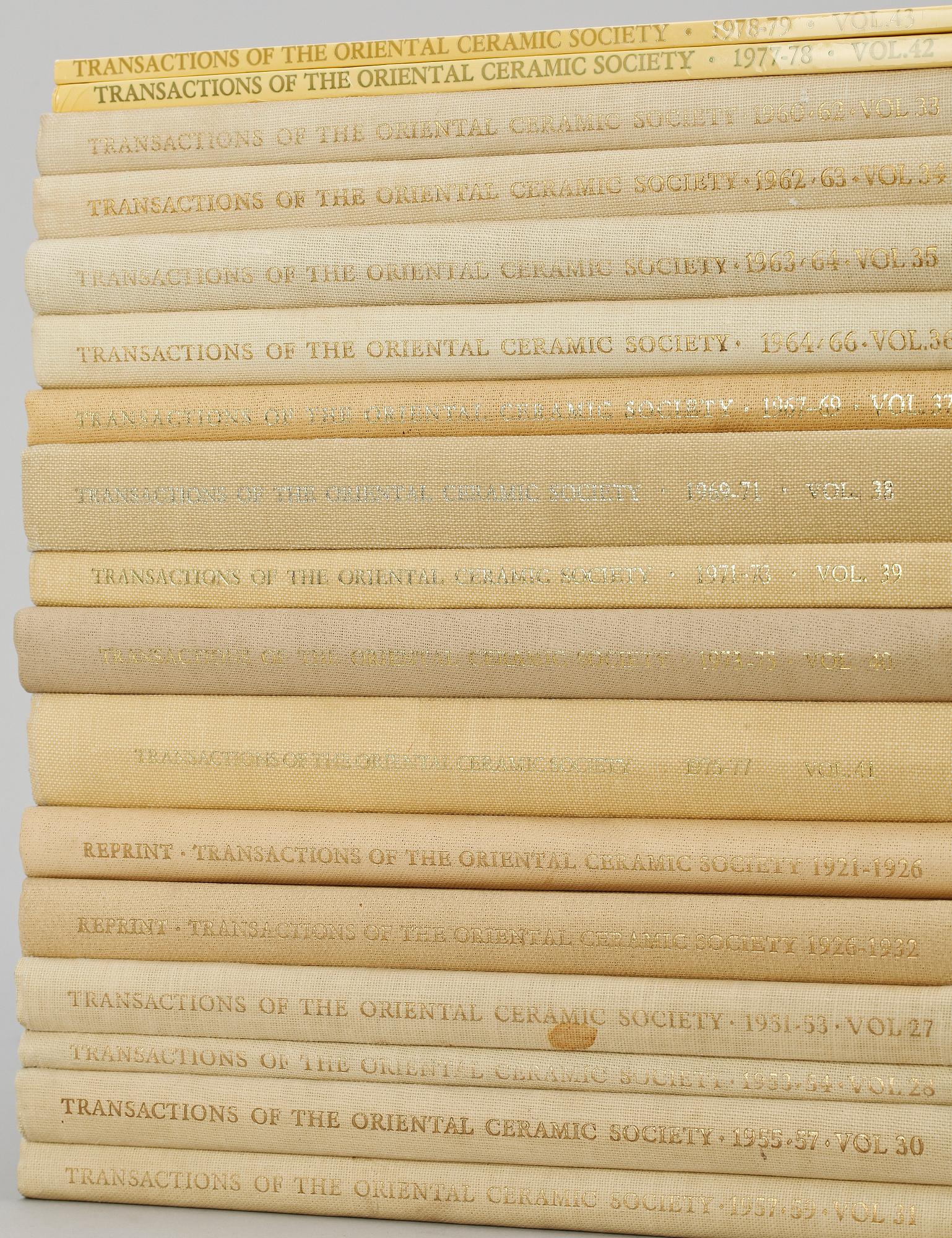 BÖCKER, "Transaction of the oriental ceramic society", 17 volymer, London 1954-1980.