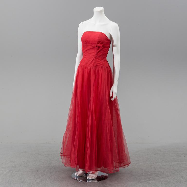 A tuille evening gown, circa 1955.