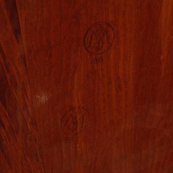 BYRÅ, rokokostil, omkring 1900-talets mitt.