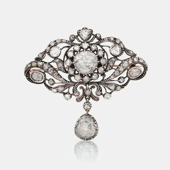 490. BROSCH med rosenslipade diamanter.