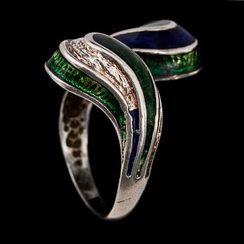RING, silver och emalj, 1900-talets senare hälft. Vikt 4 g.