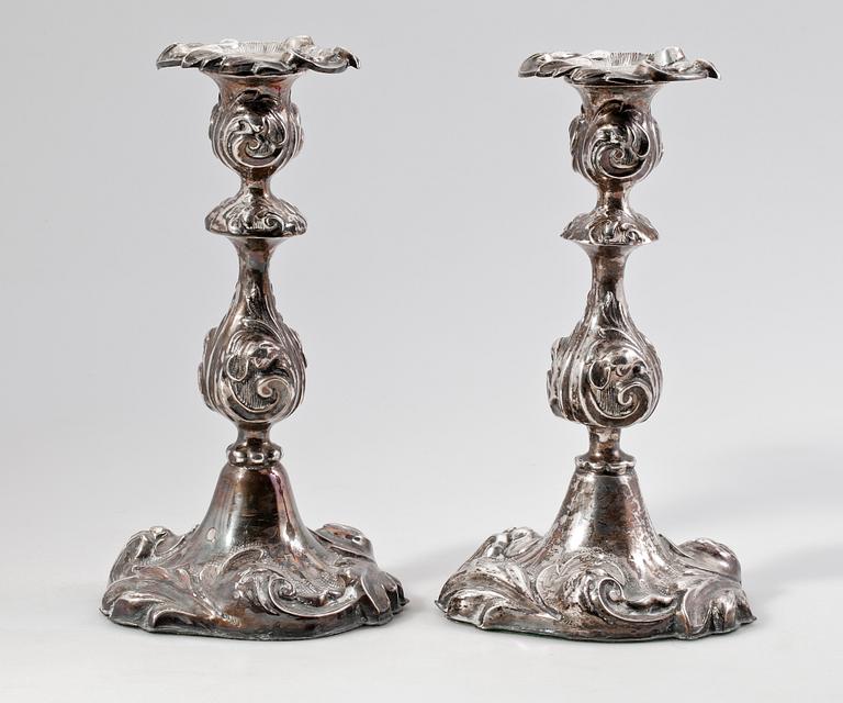 LJUSSTAKAR, ett par, silver, nyrokoko, Otto Lindeberg, Stockholm 1870.