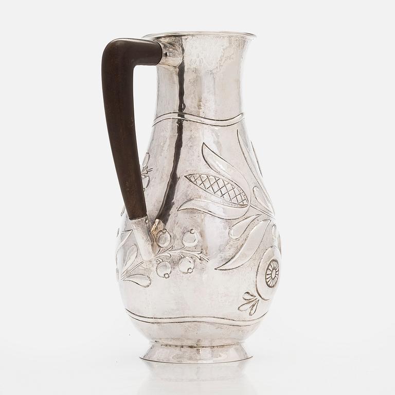 Tillbringare, silver, mästarstämpel ÖK, möjligen Schweiz, finsk kontrollstämpel Tillander, Helsingfors 1957.