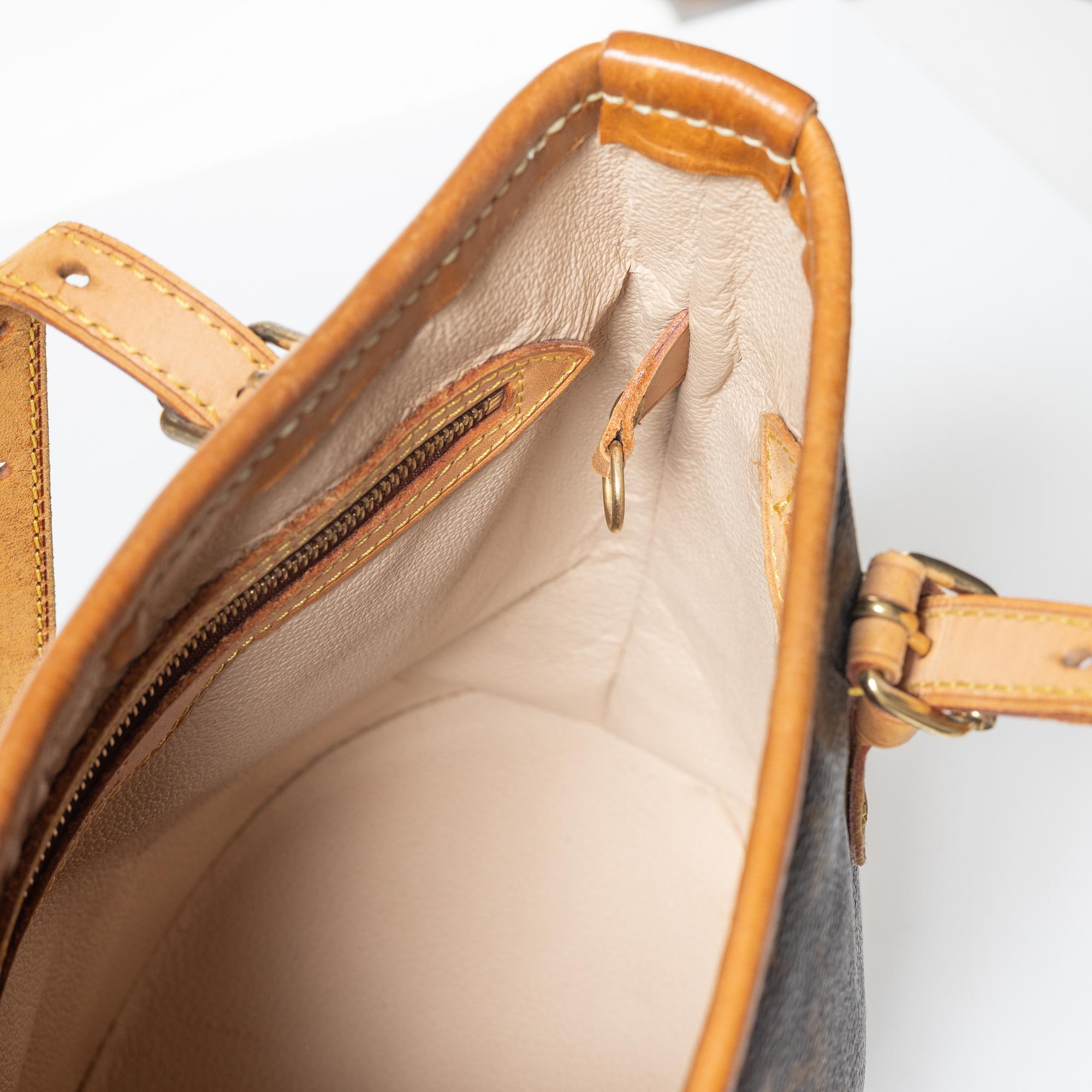 Louis Vuitton, bag, “Petit Bucket”.