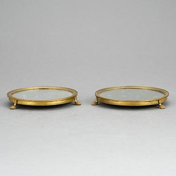 BORDSPLATEAUER, 2 stycken, 1800-tal.