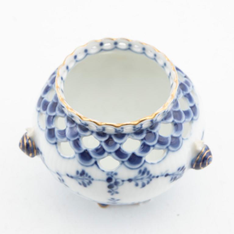 Royal Copenhagen, Skål, porslin, "Musselmalet helblonde", Danmark, 1900-tal.