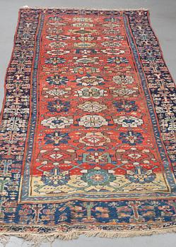 A carpet, Antique Mahal parobably, ca 396 x 144 cm.