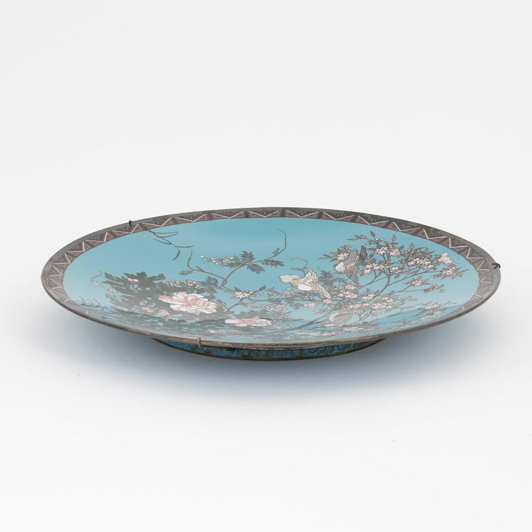 Vas samt fat, cloisonné. Japan, tidigt 1900-tal.