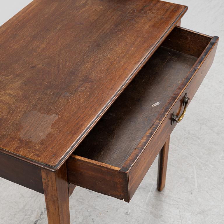 Damarbetsbord, sengustavianskt, 1800-talets första hälft.