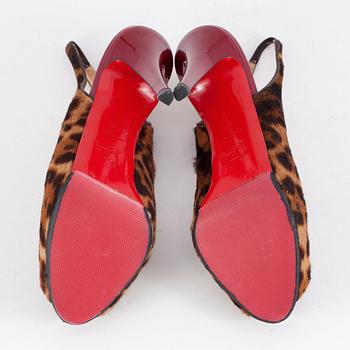CHRISTIAN LOUBOUTIN, ett par peep-toe skor. Storlek 38.