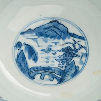 A large blue and white porcelain dish and a bowl. China, late Qing dynasty.
