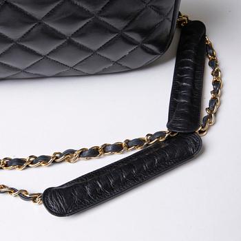 AXELREMSVÄSKA, Chanel.
