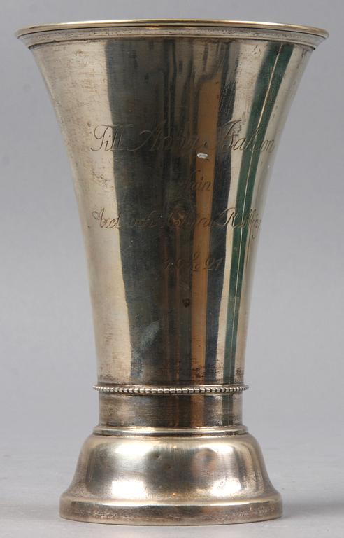 SKEDAR, 13 st samt POKAL, silver, den senare K Andersson. 332 g.
