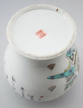 LOCKURNA, porslin, Kina, sent 1800-/tidigt 1900-tal.