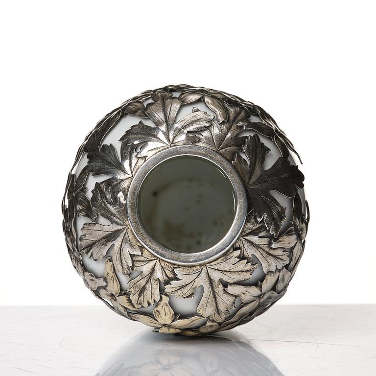Anton Michelsen, & Royal Copenhagen, vas, porslin med mynning och fot av sterlingsilver, Köpenhamn 1911.