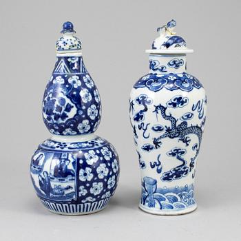 Two blue and white vases with covers, Qing dynasty, Qianlong (1736-95).