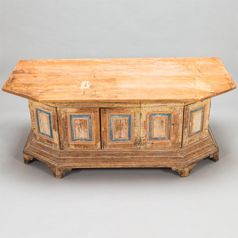 A 19th century cabinet table, marked Abiel Mäkitalo Ylitornio, Finland.