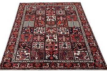 A carpet, Bakhtiari, c. 308 x 205 cm.