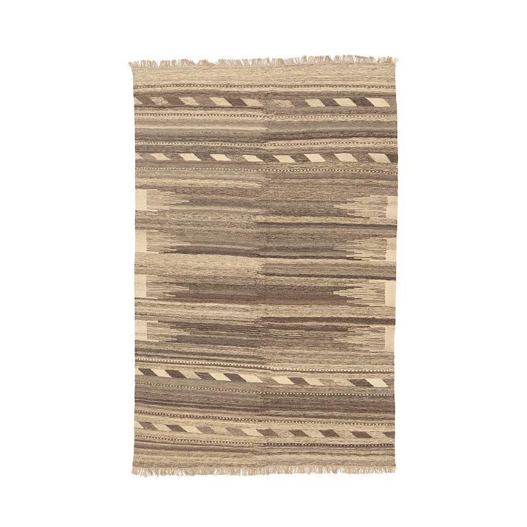 A persian kilim carpet, c 296 x 195 cm.