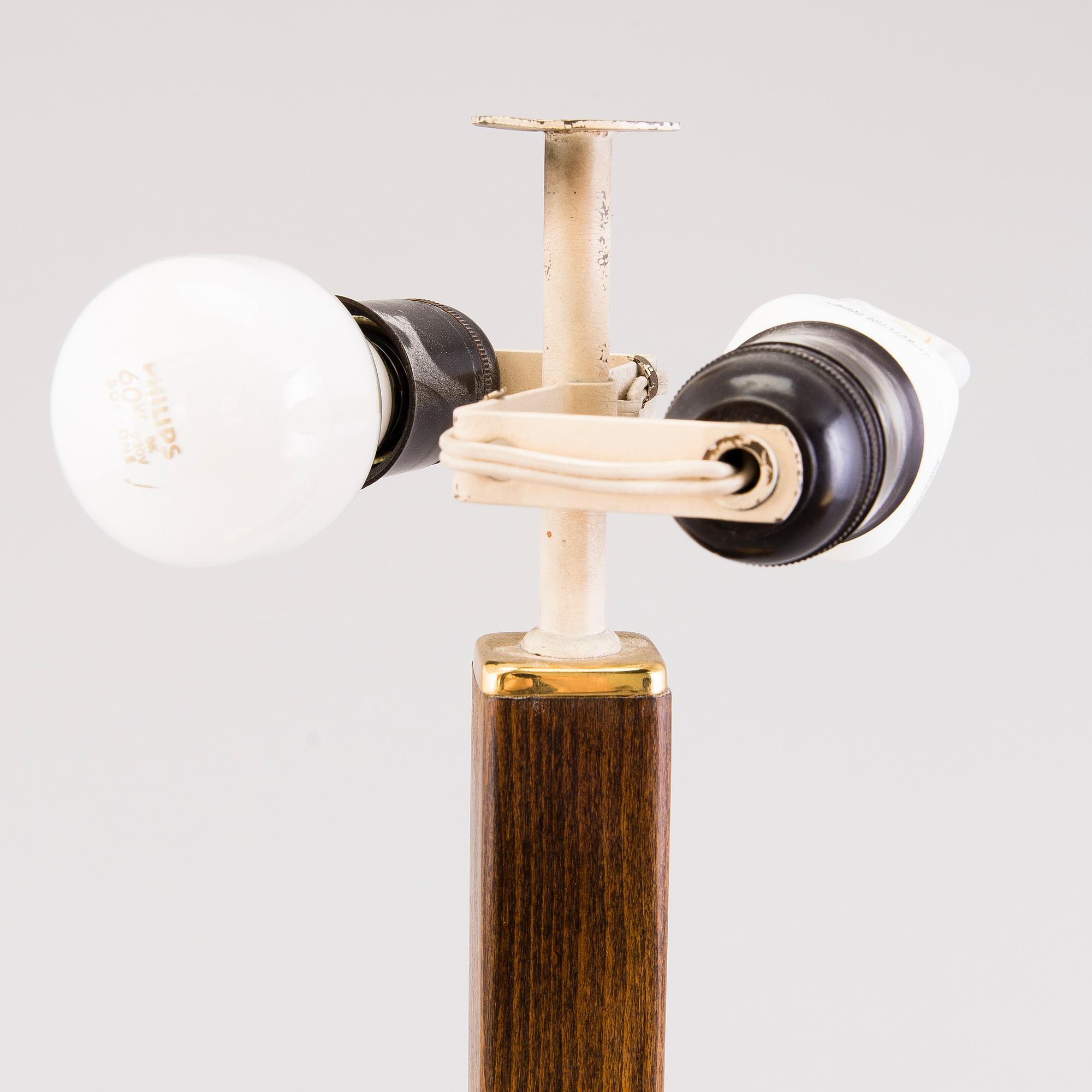 Paavo Tynell, BORDSLAMPA, modell 5066, Taito Oy, 1900-talets mitt.