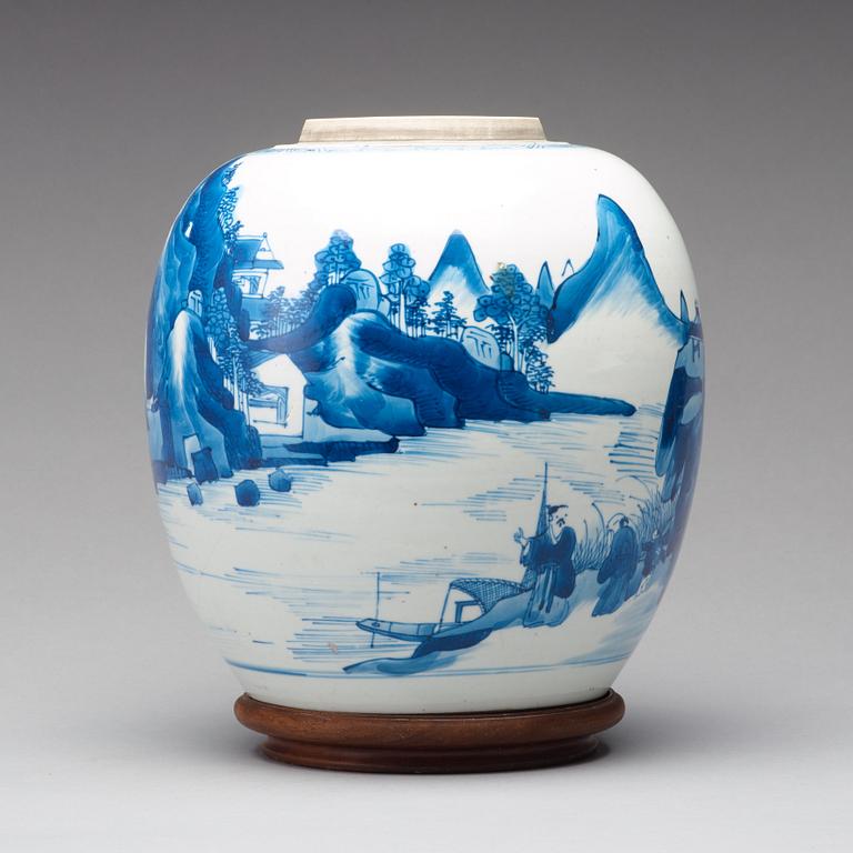 A blue and white jar, Qing dynasty, Kangxi (1662-1722).