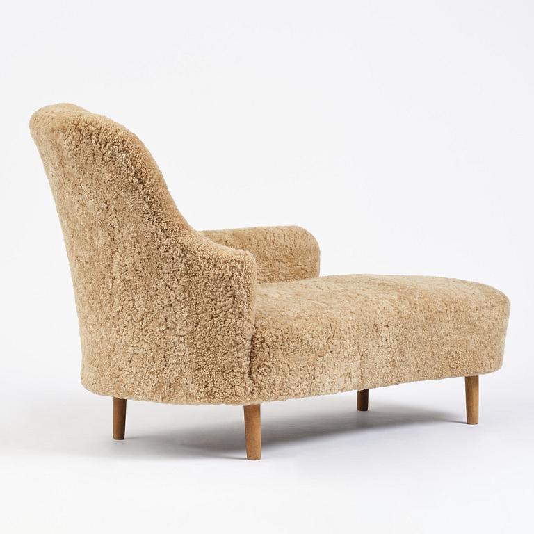 Scandinavian Modern, a chaise longue, 1940s-50s.