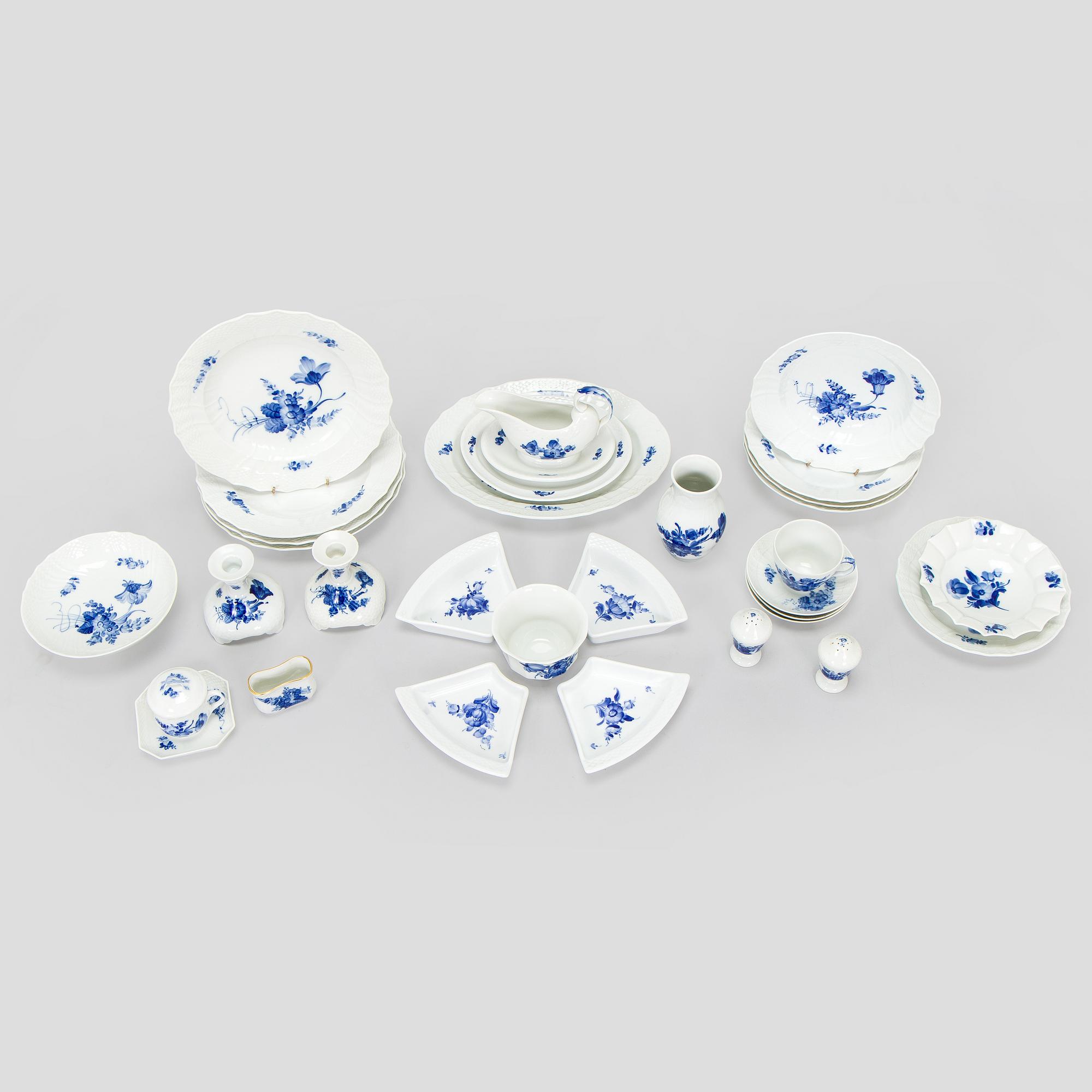 Royal Copenhagen, Service, 31 pcs, “Blå Blomst”, Denmark.