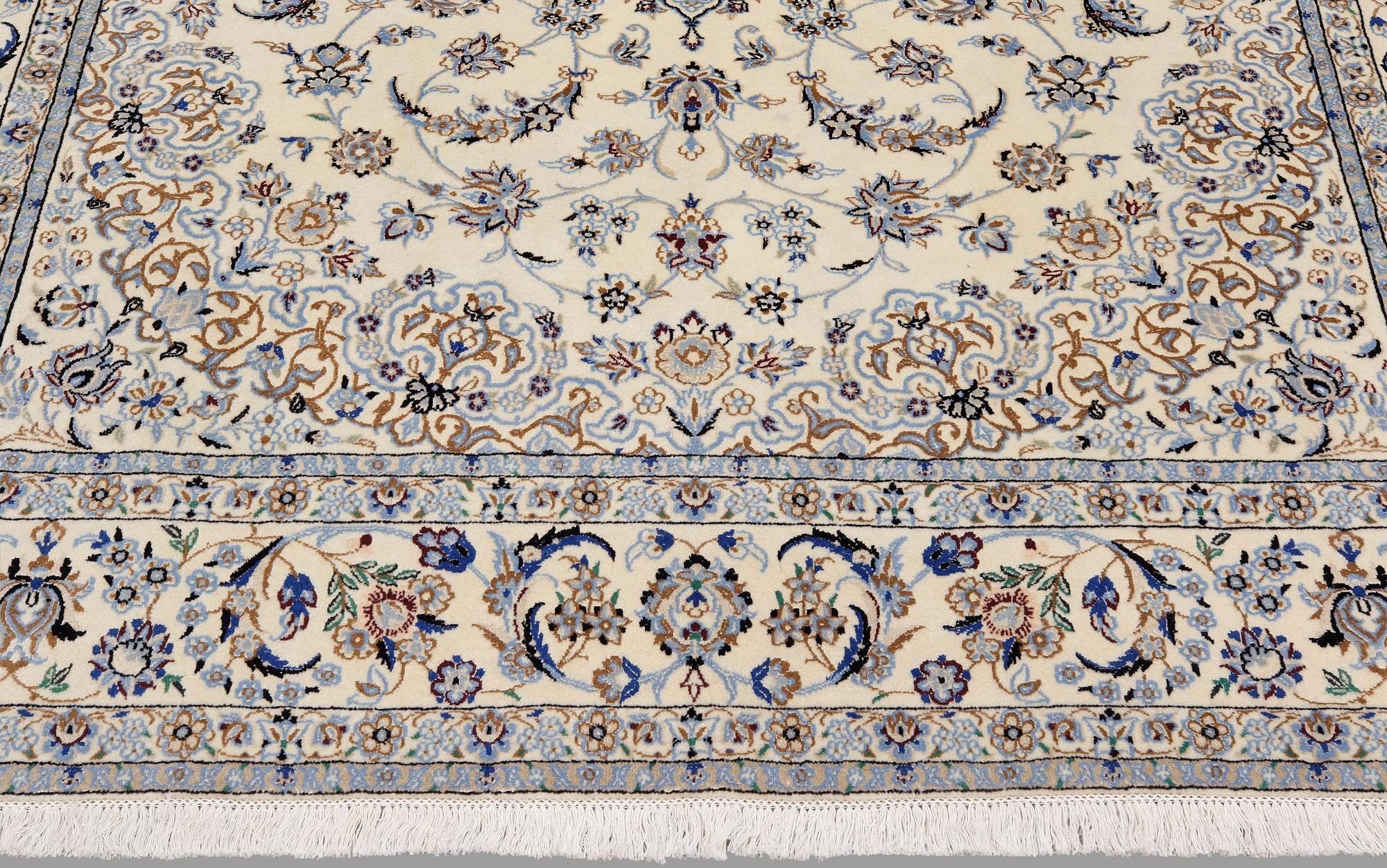 Matta, Nain, part silk, signerad, s.k. 9LAA, ca 307 x 205 cm.