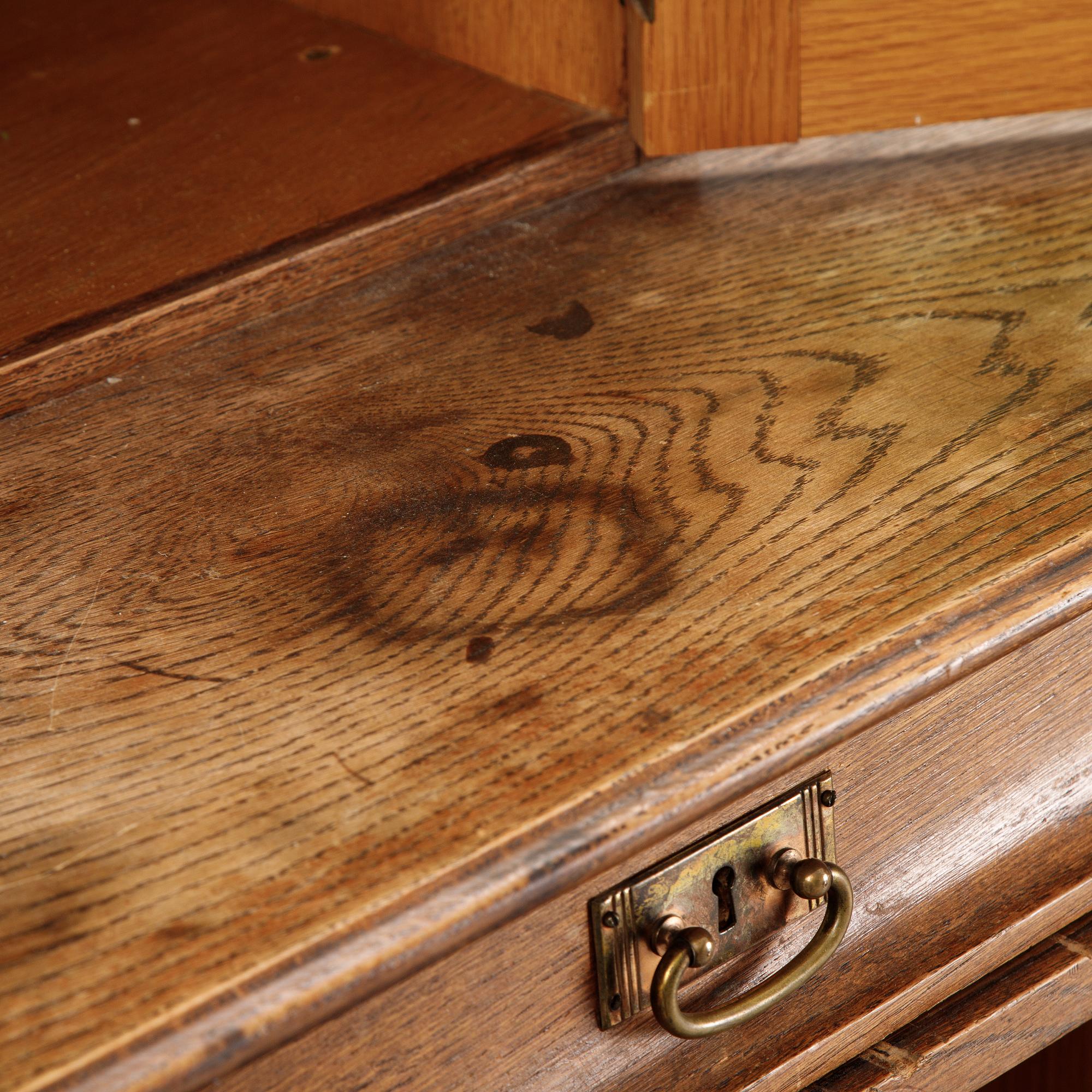 An oak art noveau cabinet, early 20th Century.