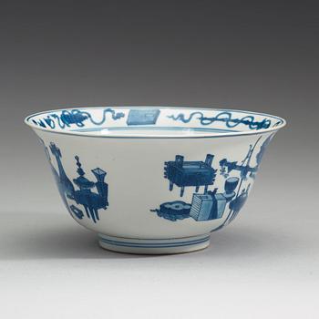 A blue and white bowl, Qing dynasty, Kangxi (1662-1722).