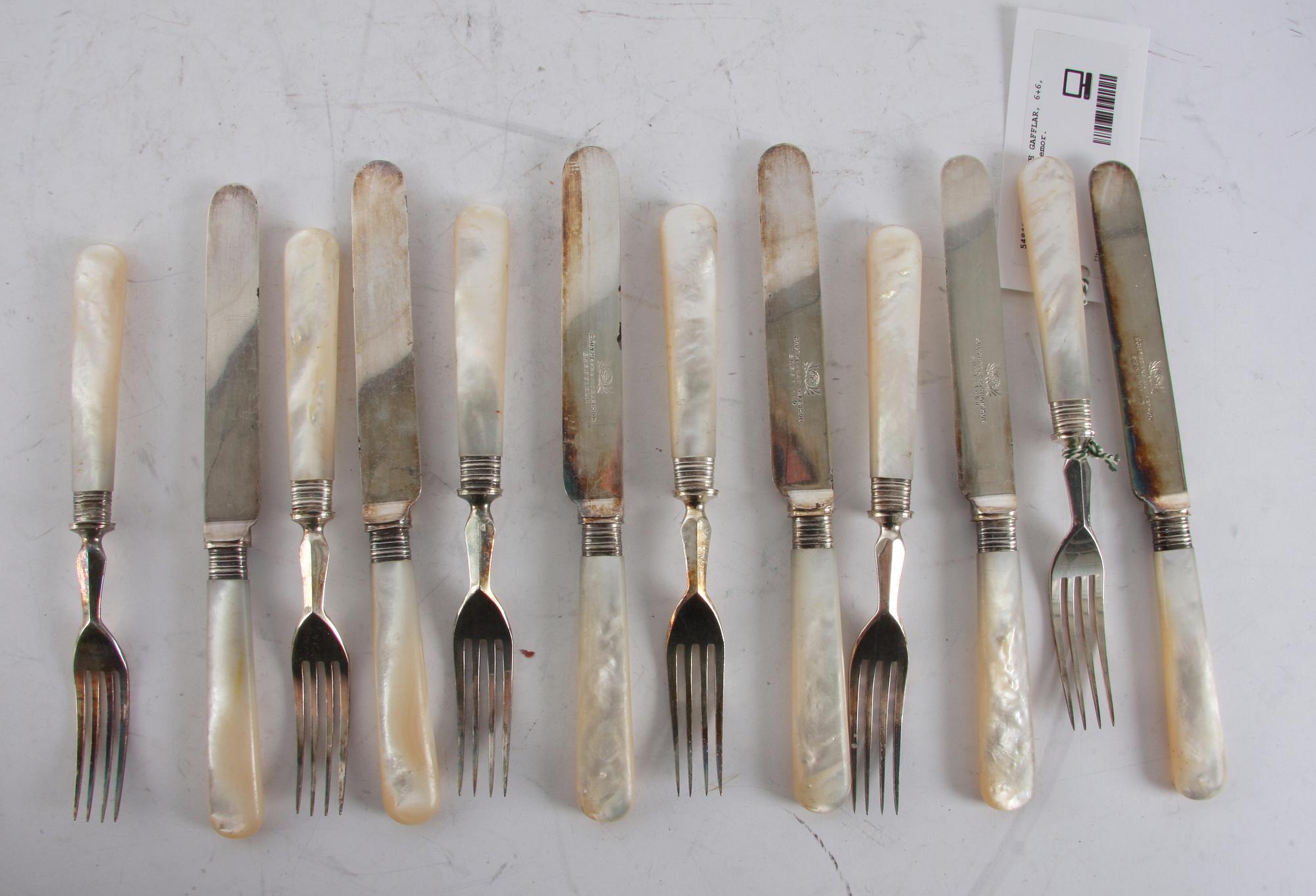 KNIVAR OCH GAFFLAR, 6+6, nysilver och pärlemor.