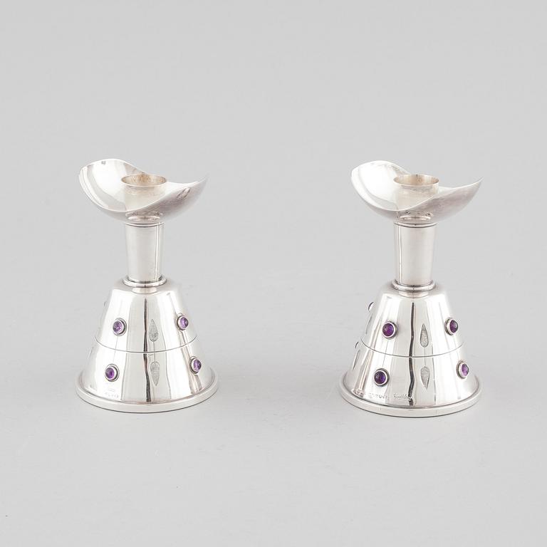 A pair of candleholders by Tage Göthlin in silver for Tesi, Gothenburg, year 1956. Weight in tot 580 gram.