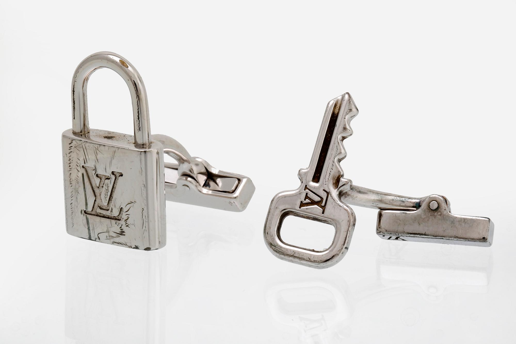 Louis Vuitton, silver, cufflinks, case Damier ebene canvas.