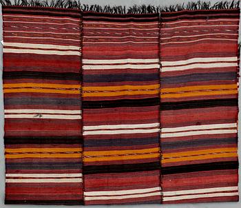 JAJIM, semiantik. Ca 203x136 cm.