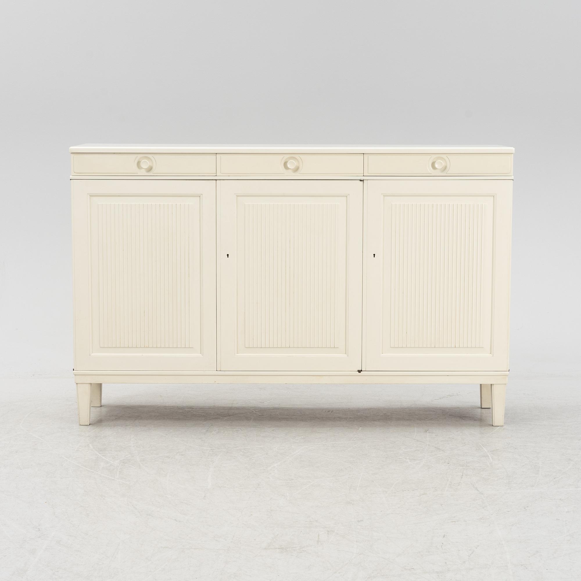 Carl Malmsten, skänk, "Herrgården" Bodafors möbelfabrik, 1900-talets andra hälft.