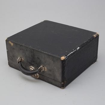 A early 20th century Underwood typewriter.