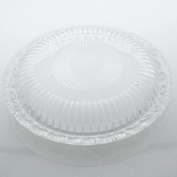 A french Lalique glass bowl from the latter half of the 20th century.